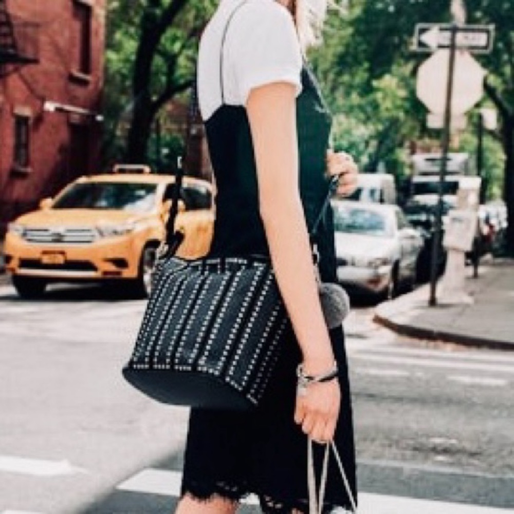 Like NEW MICHAEL KORS Brooklyn Grommet Black Silver Pebbled Leather Feed Bag - Picture 2 of 16